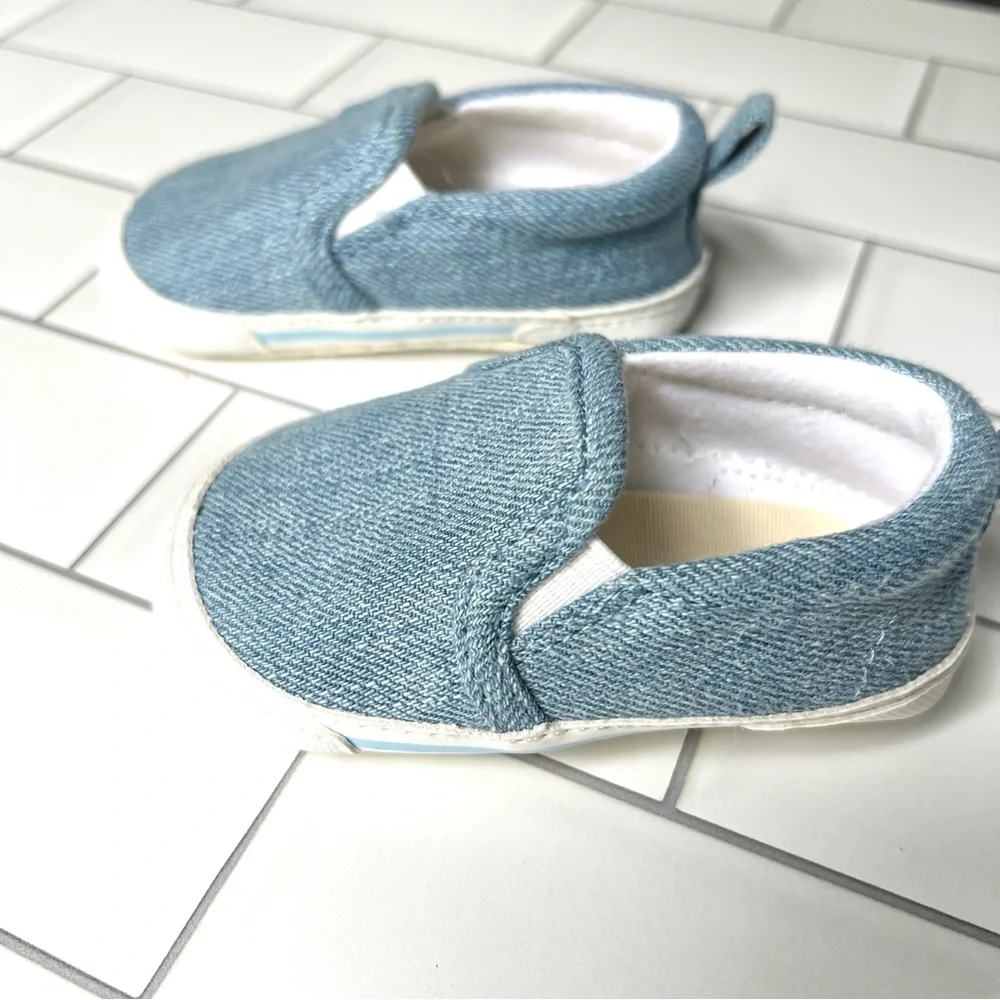 6-12M🩵 Baby GAP Chambray Blue Denim Slip On Crib Shoes LIKE NEW